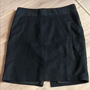 Black pencil skirt The Limited Collection size 10. Lined with pockets.